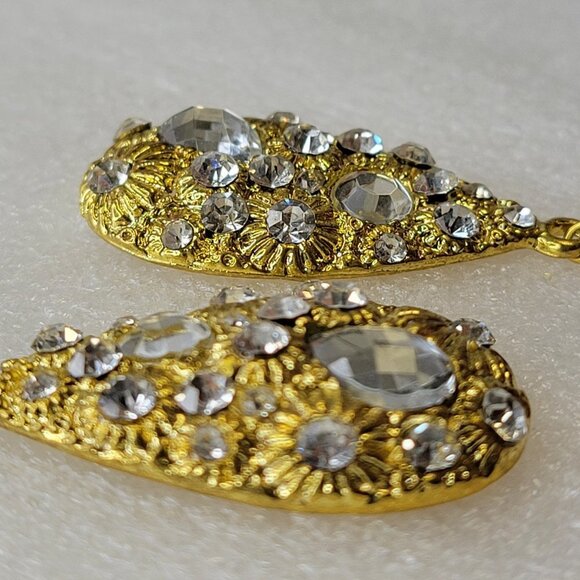 Gold Tone Oval Earrings with embedded Glittering Clear Fashion Crystal Stones - Picture 4 of 13